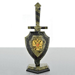 0021695/П Нат.камень Статуэтка СУВЕНИР "ЩИТ И МЕЧ"малый Змеевик, Латунь, эмаль   (3896)