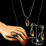 0025519 Серебро 925 КОМПЛЕКТ серьги10,59; кольцо8,71, подвеска5,91 вст.Янтарь р/п