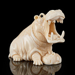 Скульптура из кости "Бегемот Маша"