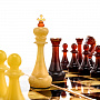 Шахматы из карельской берёзы с янтарными фигурами, фотография 3. Интернет-магазин ЛАВКА ПОДАРКОВ