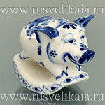 0024515 Гжель Скульптура "Поросенок на качалке" Авт. Черновы В. и Л.  