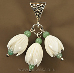 23784/АСС Изделия из кости Кулон "3 Подснежника" 15*10мм,Бивень мамонта, Нефрит В АССОРТ.
