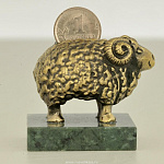 0021965 Бронза Статуэтка "Копеечка к копеечке" (ОВЕЧКА) Змеевик