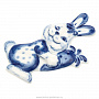 Магнит фарфоровый "Кролик с морковкой". Гжель, фотография 2. Интернет-магазин ЛАВКА ПОДАРКОВ
