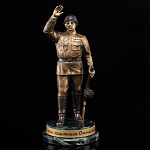 10804/10802 Бронза Статуэтка "Солдат-Защитник отечества" Змеевик (4.163)