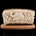 Скульптура (экран) из бивня мамонта "Охота"