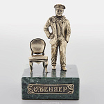 0019935 Бронза Композиция "ОСТАП со стулом" на камне  h=8,5см (446)