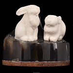 Скульптура "Зайцы у пня"