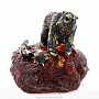 Скульптура на подставке из янтаря "Медведь на опушке", фотография 2. Интернет-магазин ЛАВКА ПОДАРКОВ