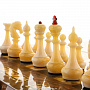 Шахматы с инкрустацией и фигурами из янтаря "Арабески-Марин" 56х56 см, фотография 6. Интернет-магазин ЛАВКА ПОДАРКОВ
