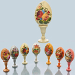 0025251 ЯЙЦО ПАСХАЛЬНОЕ "ЖОСТОВСКИЕ УЗОРЫ" на подставке в ассортименте