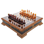 Шахматный деревянный ларец с янтарными фигурами