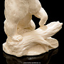 Скульптура из бивня мамонта "Медведь у бревна", фотография 7. Интернет-магазин ЛАВКА ПОДАРКОВ