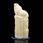 Скульптура из кости "Моржи на утесе"