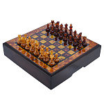 Шахматный ларец с инкрустацией и фигурами из янтаря 30х30 см