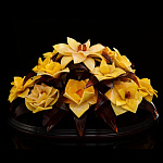 0062084-НП ЦВЕТОЧНАЯ КОМПОЗИЦИЯ НАСТОЛЬНАЯ Янтарь, дерево, лак.