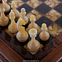 Шахматы с инкрустацией и фигурами из янтаря 45х45 см, фотография 3. Интернет-магазин ЛАВКА ПОДАРКОВ