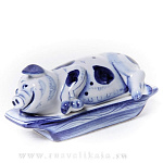 09249 Гжель Скульптура "Хрюшка в корыте"  6*12см Авт.Черновы Л.и В 