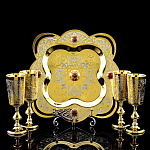 0037114 Златоуст НАБОР ВОДОЧНЫЙ "КАРЭ":Поднос+4рюмки в уп.