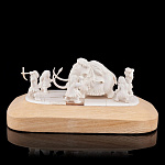 0020025 Бивень мамонта Скульптура "Охота на мамонта) на подставке (дерево)