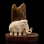 Скульптура из бивня мамонта "Мамонт у скалы"