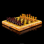 Шахматы с фигурами из янтаря "Янтарный дебют"