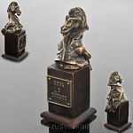 0017687 Бронза Скульптура "Конь в пальто" литье