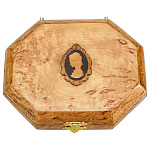 0078203 Нат.дерево ШКАТУЛКА  КАМЕЯ,восьмигр, карел береза,съемная перегор
