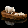 Скульптура из кости "Мышь на хлебе". Кость мамонта, рог лося, фотография 3. Интернет-магазин ЛАВКА ПОДАРКОВ