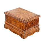 0032992/185*125*95мм Нат.дерево Кап ШКАТУЛКА ПРЯМОУГОЛЬНАЯ с замком