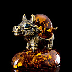 0055206 Сувенир Бычок с шаром янтарного цвета