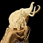 Композиция "Мамонты" на бивне мамонта, фотография 3. Интернет-магазин ЛАВКА ПОДАРКОВ