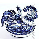 09139 Гжель Масленка "Скоморошьи забавы" 20*20см Авт.Черновы Л.и В