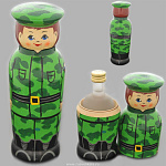 0019269/10*15см  Хохлома МАТРЕШКА-ФУТЛЯР под бутылку (штоф) "Солдат"