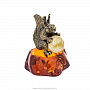 Статуэтка с янтарем "Белка с шаром", фотография 2. Интернет-магазин ЛАВКА ПОДАРКОВ