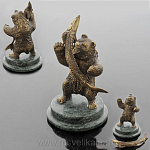 139163 Бронза Скульптура "Медведь с осетром"