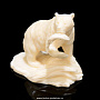 Скульптура из клыка моржа "Медведь с рыбой", фотография 1. Интернет-магазин ЛАВКА ПОДАРКОВ