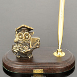 0139196/ручка Бронза Скульптура "Сова-выпускник" подст.дерево