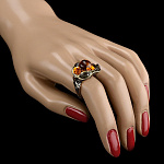 820931/7,14сред.вес  Серебро 925* КОЛЬЦО вст.Янтарь 