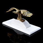 05013/НАВЕРШИЕ ОРЕЛ Нат камень Письменный набор Белый мрамор, Бронза, позолота