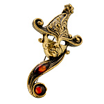 Брошь с янтарем "Колдунья"