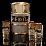 0070480 Златоуст НАБОР ВОДОЧНЫЙ "НЕФТЬ": фляга+3 стопки в П/У