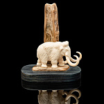 /в467  Изделия из кости Скульптура "МАМОНТ У СКАЛЫ" Бивень мамонта, Дерево 