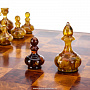 Шахматный ларец из березового капа с янтарными фигурами 42х42 см, фотография 6. Интернет-магазин ЛАВКА ПОДАРКОВ