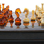 Шахматы из мореного дуба с янтарными фигурами 44х44 см, фотография 7. Интернет-магазин ЛАВКА ПОДАРКОВ