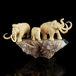 /В461 Изделия из кости Композиция "Три Мамонта" Кость Бивень мамонта, аметист В461