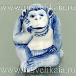 09316 Гжель Скульптура "Обезьянка 1 (С ТЕЛЕФОНОМ)" Авт.Черновы Л.и В