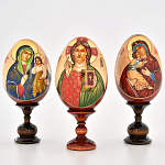 ЯЙЦО ПАСХАЛЬНОЕ с ликами святых (дерево, роспись) на подставке