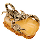 0068598 Скульптура "Скорпион" янтарь молоч бол 6,5*4см