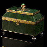 Шкатулка-ларец из нефрита "Сказка". Златоуст